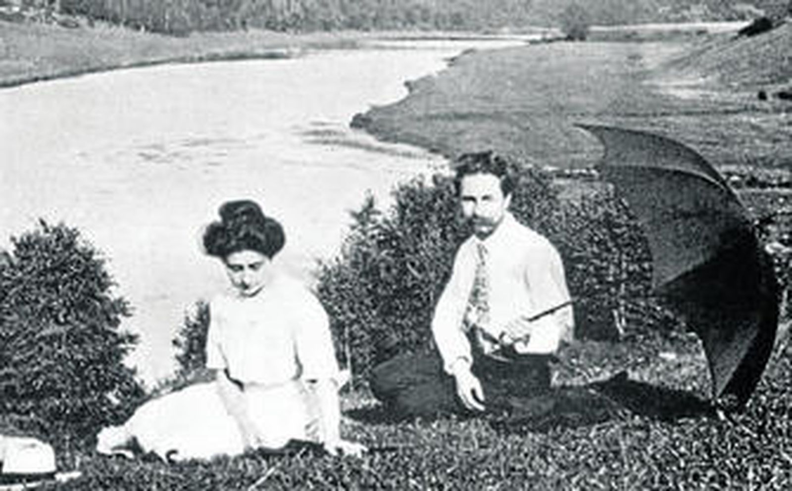 Alexander Scriabin junto a Tatiana Schloezer en la ribera del río Oká.