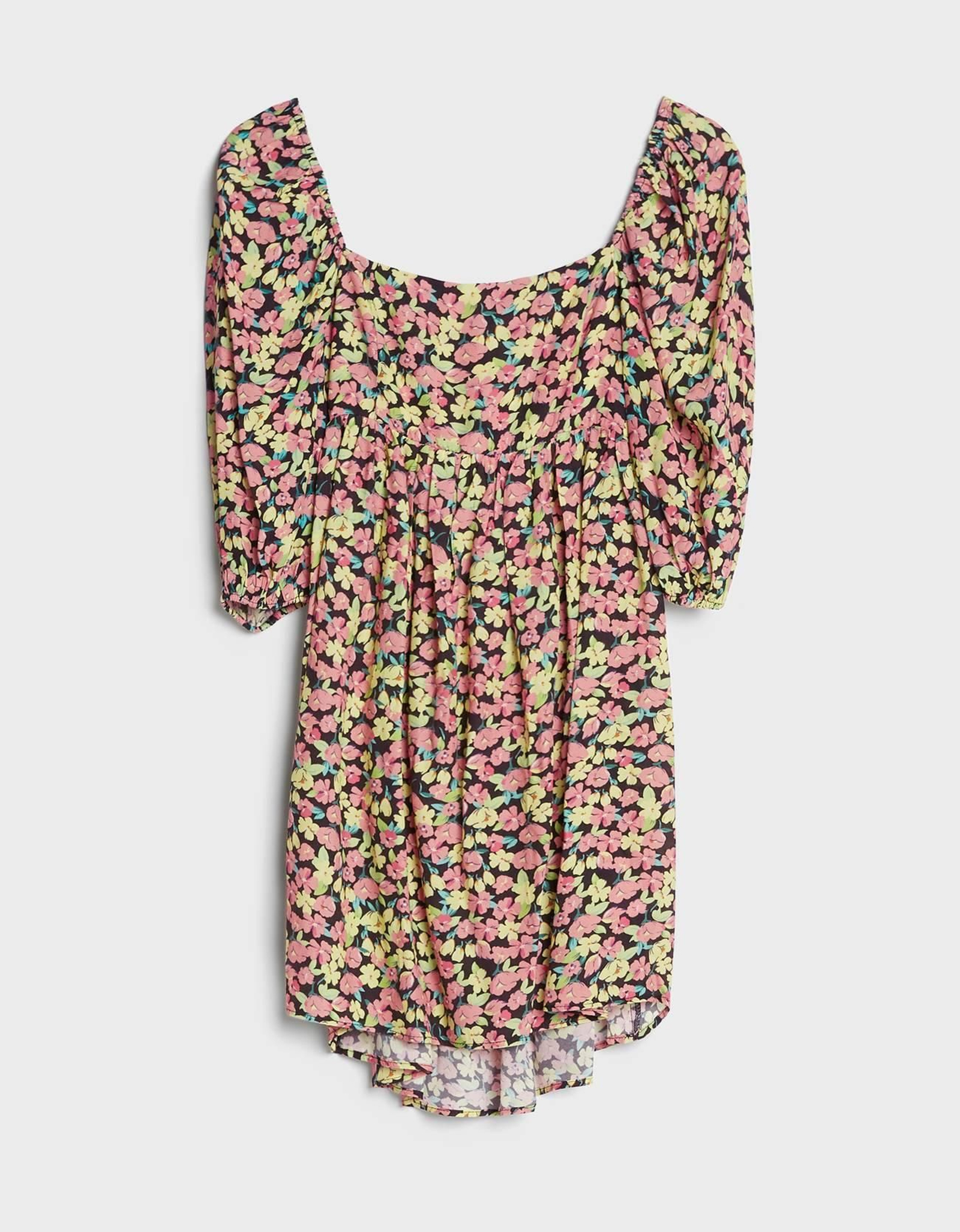 Vestido de flores 'babydoll' de Bershka.