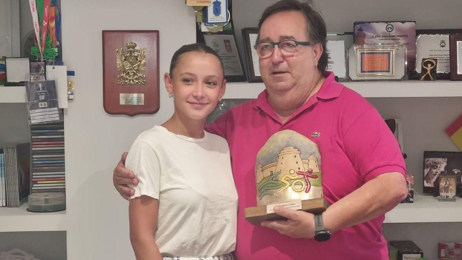 El edil de Deportes junto a Lola Fernández.