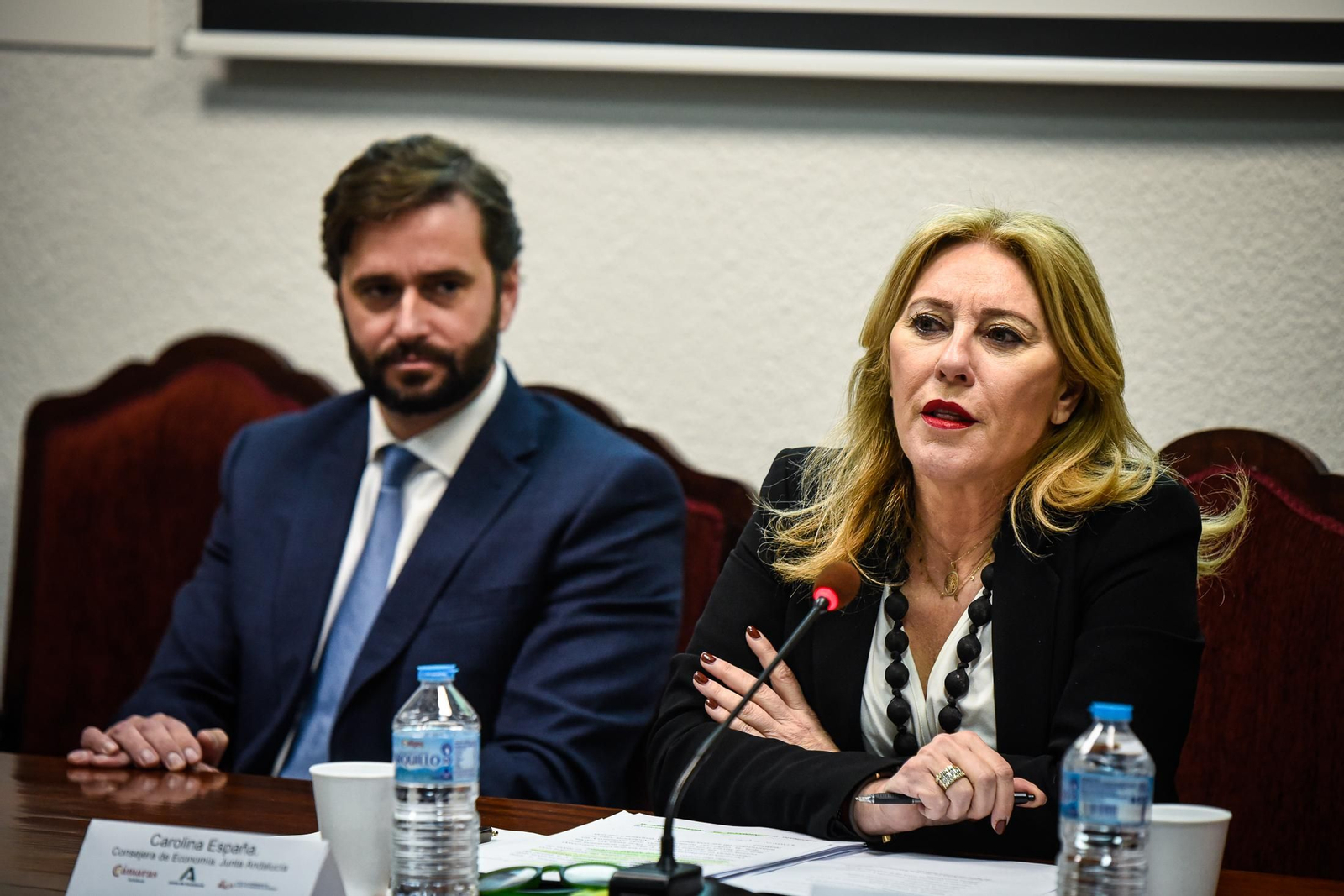 Imágenes de la presentación de la Consejera de Economía de los Fondos Europeos a los empresarios onubenses