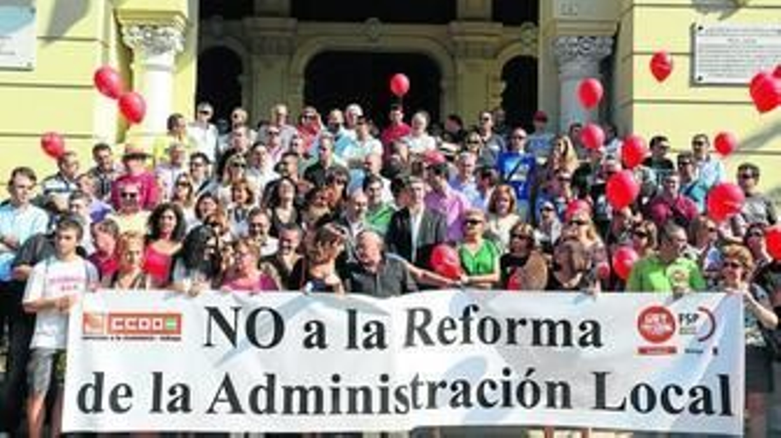 Imagen de archivo de una protesta contra la reforma local, a las puertas del Ayuntamiento de Málaga.