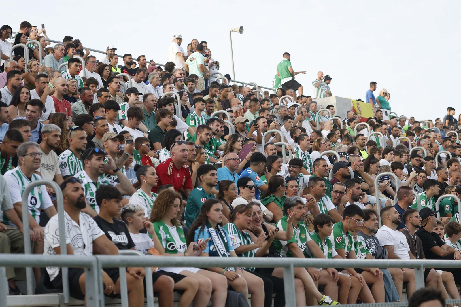 Las fotos del Betis-Como disputado en el Ciudad de La Línea (2-3)