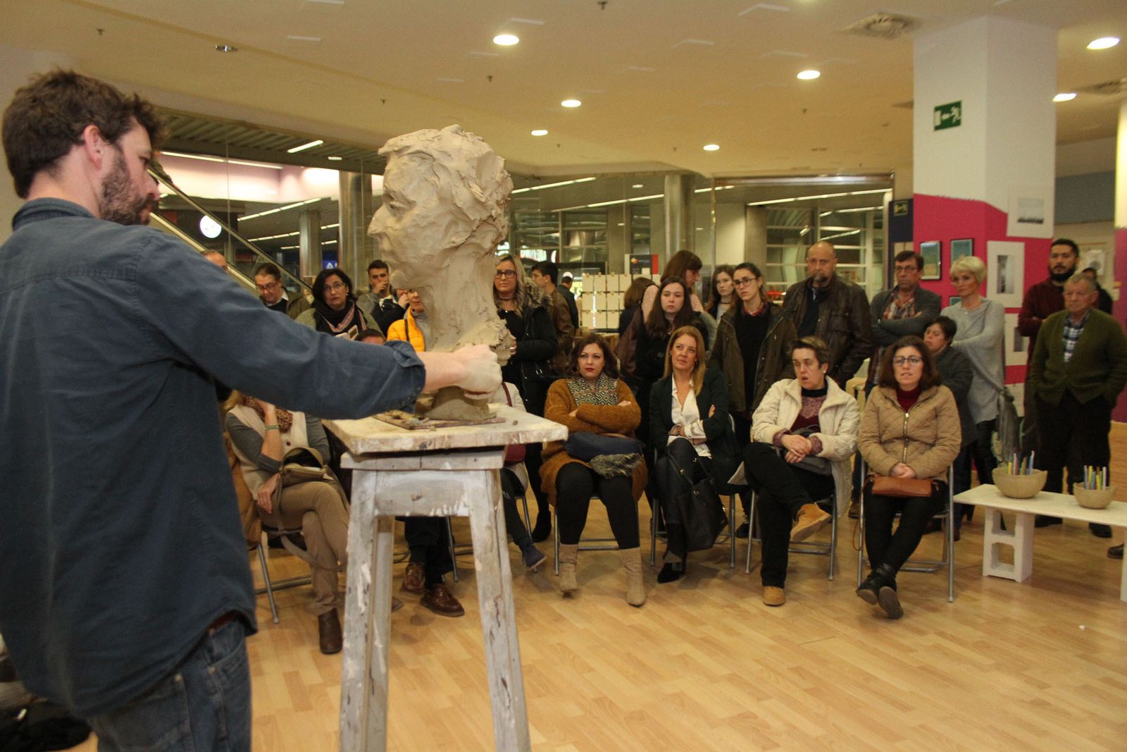 Martín Lagares hace una exhibición de modelado en La Ecléctica