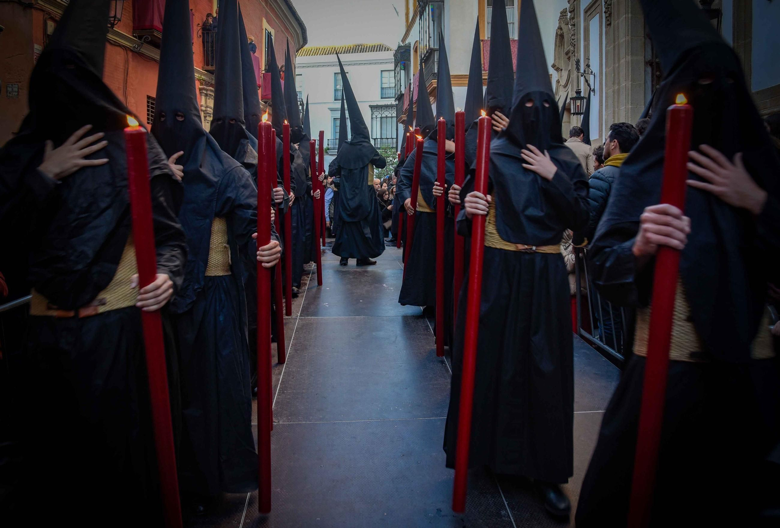 La Hermandad de Santa Cruz en la Semana Santa de Sevilla 2025