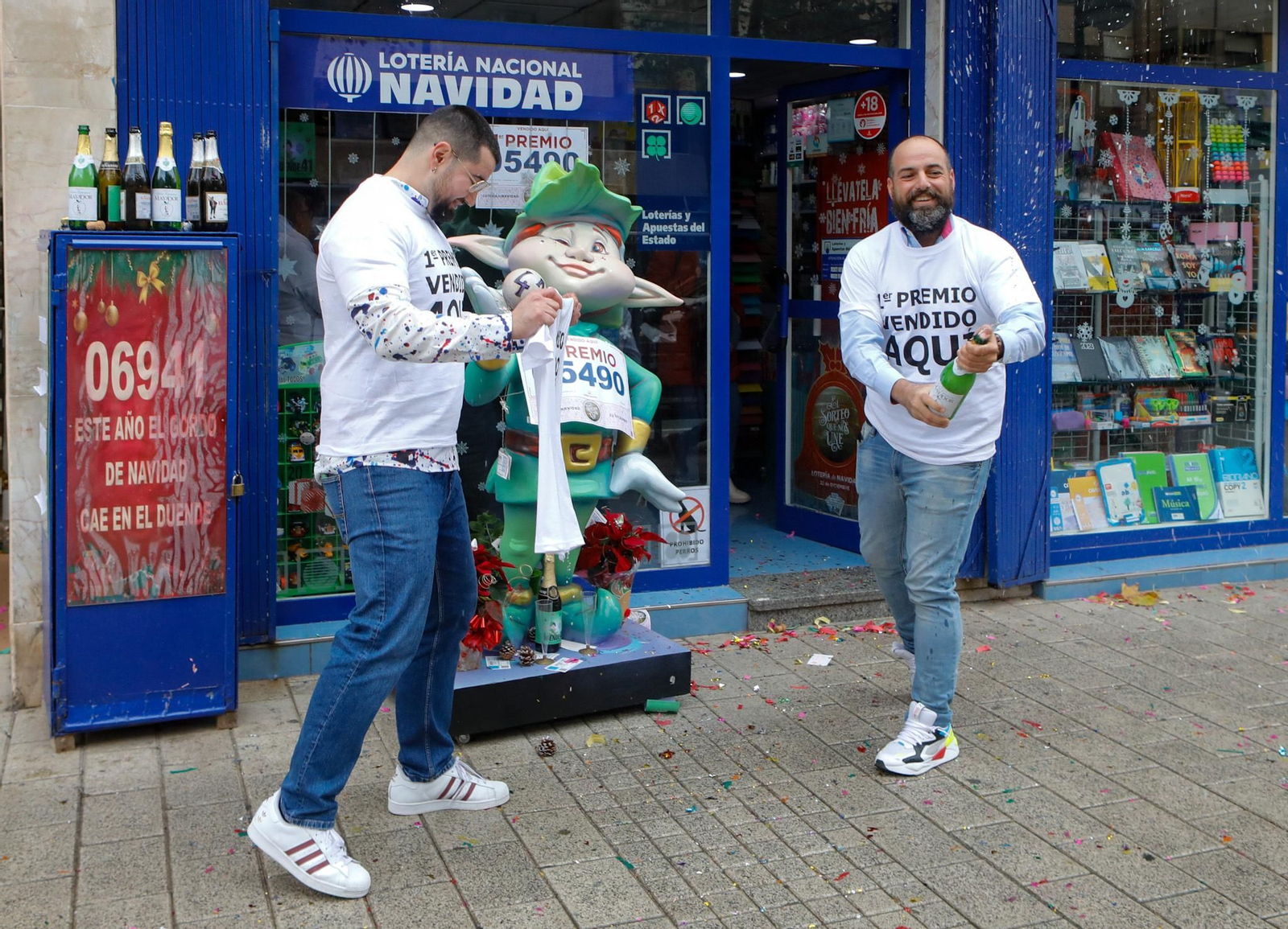 Celebraciones de los premiados con la Lotería de Navidad en España Celebraciones de los premiados con la Lotería de Navidad en España