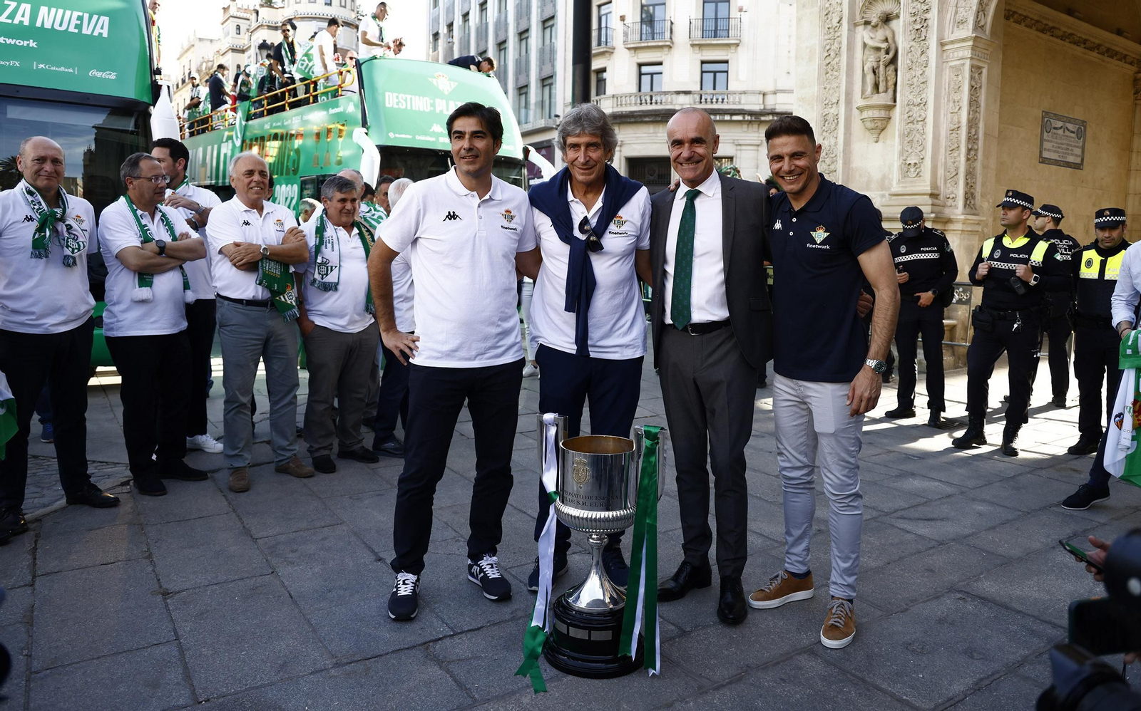 Las imágenes de la celebración del Betis por las calles de Sevilla