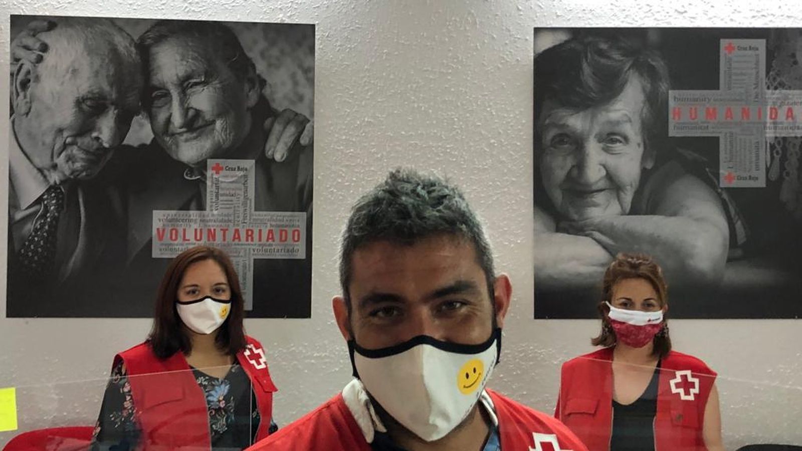 Personal de Cruz Roja Almería.