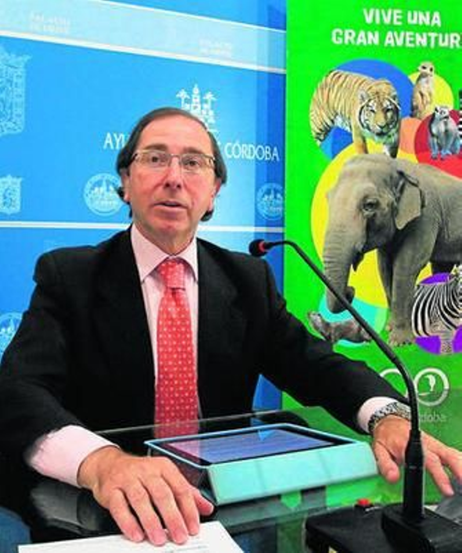 Rafael Jaén, ayer, en la preentación de la Escuela de Verano del Zoo.