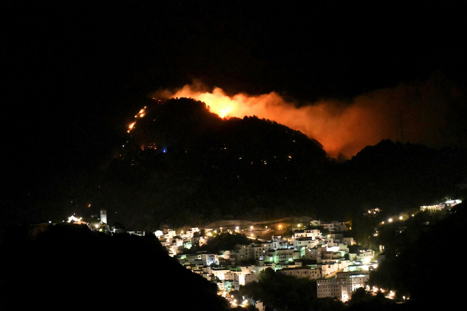Las fotos del incendio forestal en Casares