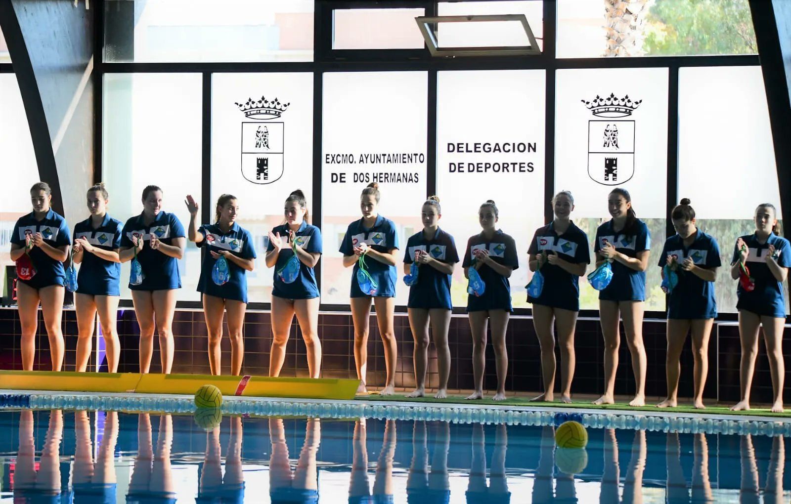 El CW Dos Hermanas PQS, durante la presentación de un partido en Dos Hermanas.