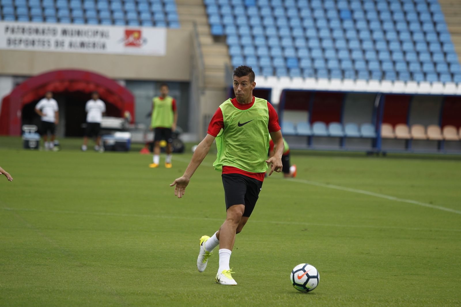 Rubén Alcaraz ofreció una buena versión ante el Cádiz pese a la derrota.