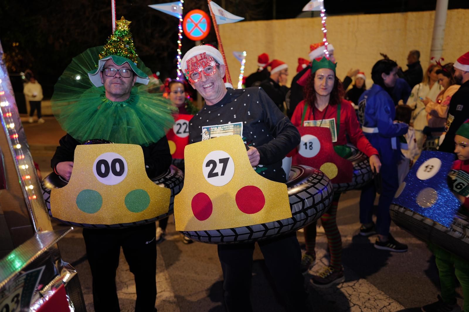 Trolls, coches de choque, bolsas de regalo o exploradores del Parque Jurásico: Así ha sido la San Silvestre de Motril