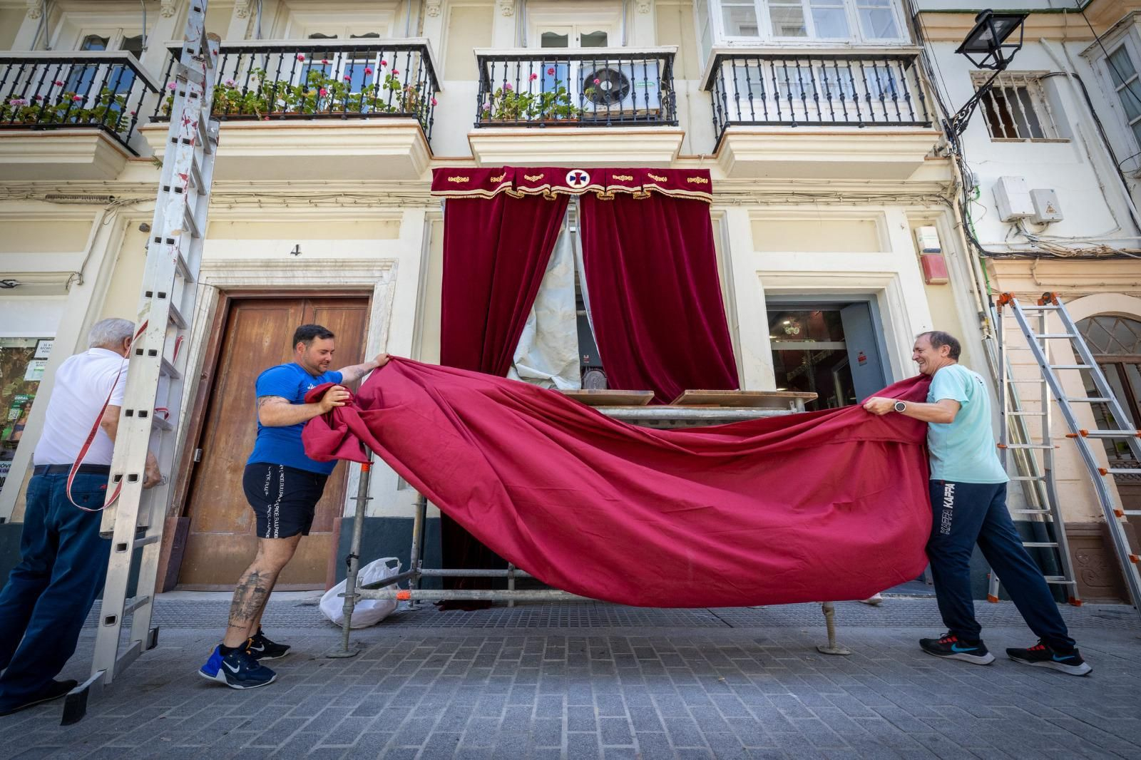 Imágenes de los preparativos para el Corpus en Cádiz