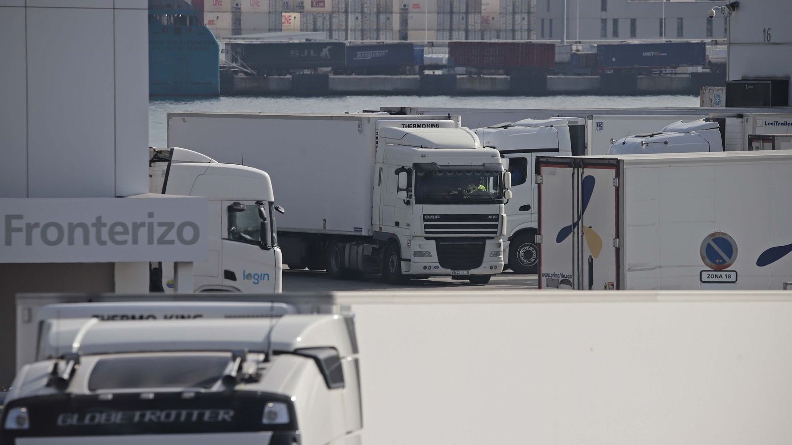 Camiones en el Puerto de Algeciras.