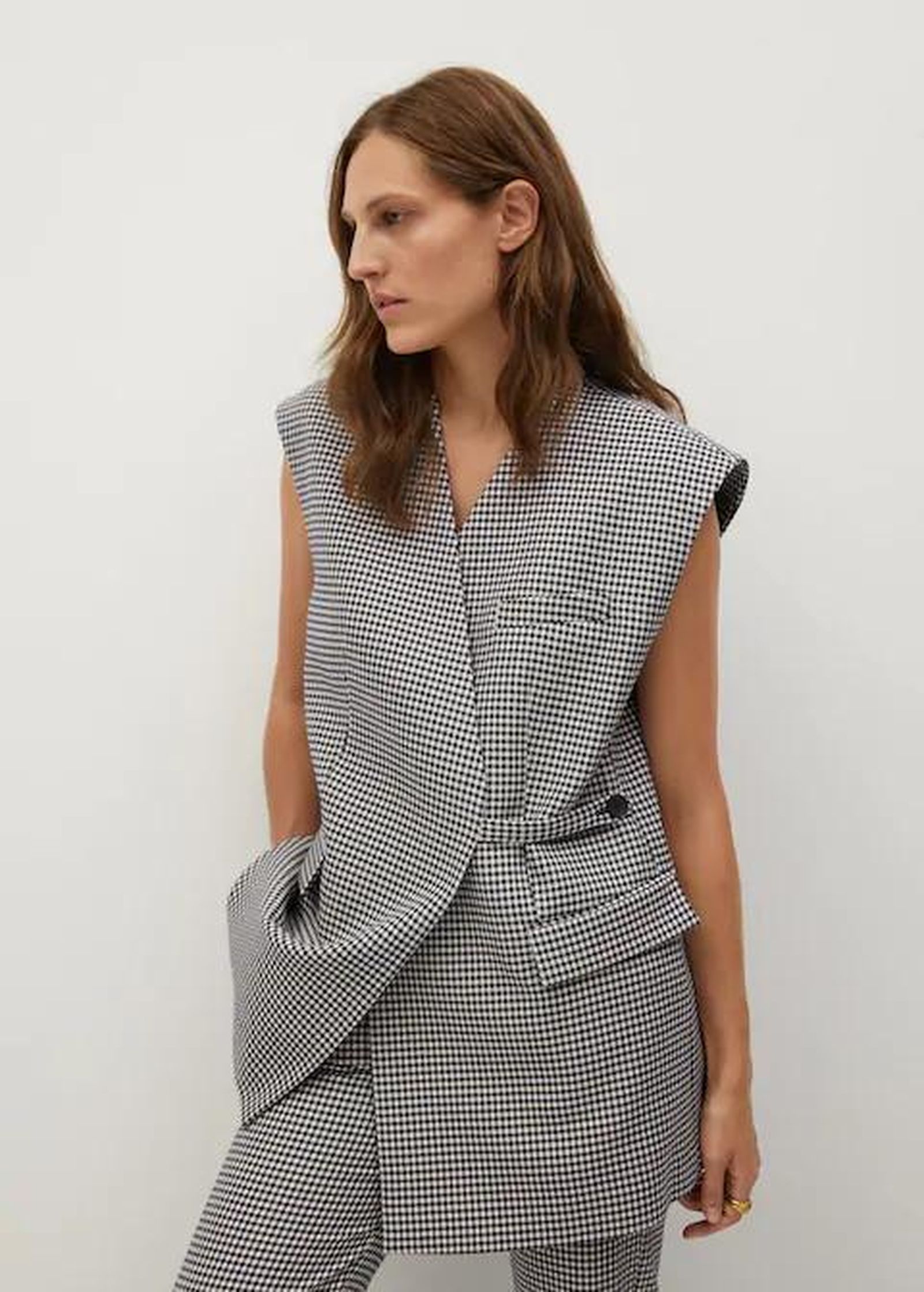 Chaleco de cuadros vichy con pantalón a juego.