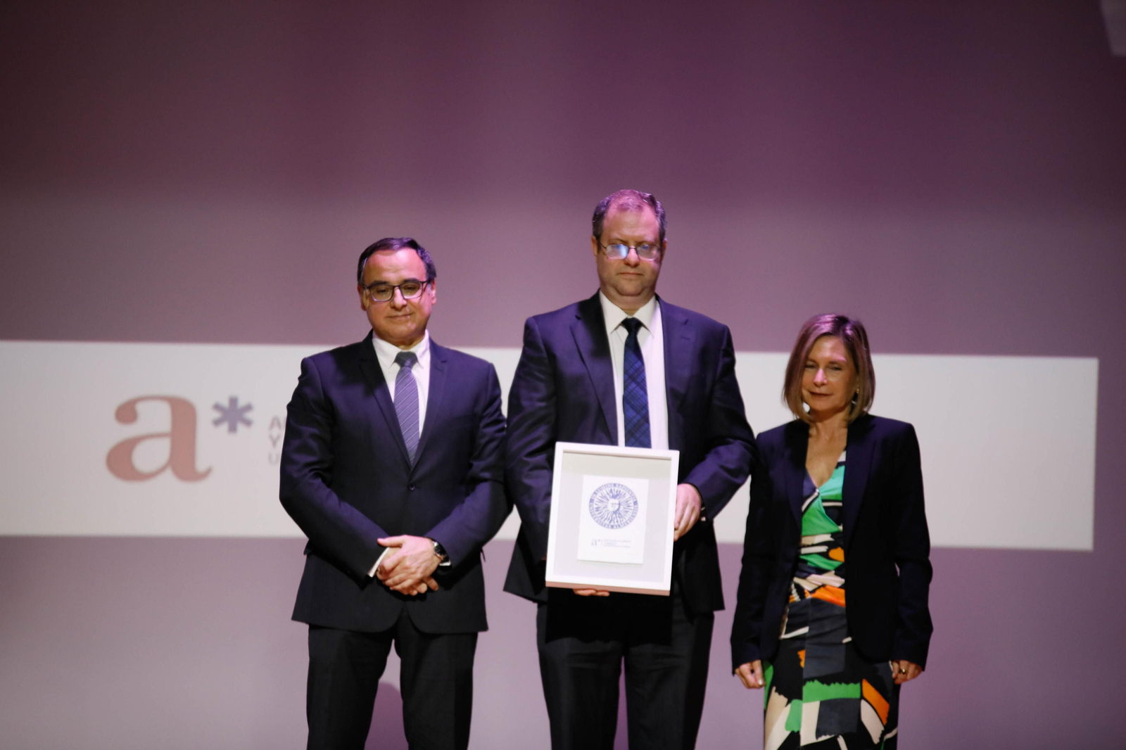 Imágenes del acto de reconocimiento a antiguos alumnos y amigos de honor en la UAL