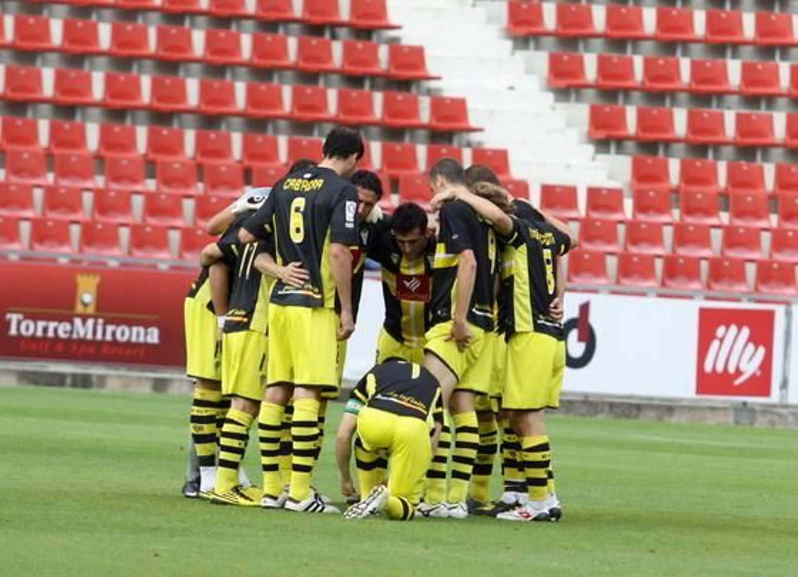 El Córdoba cierra la temporada con un derrota en Girona. / LOF