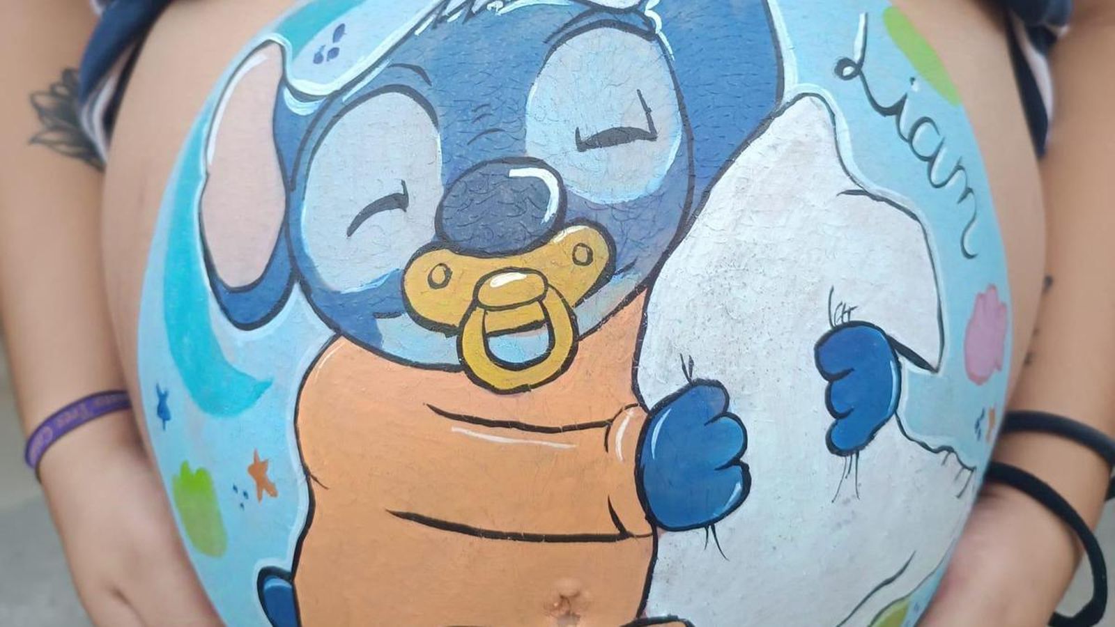 Barriga pintada por Noelia Cabello
