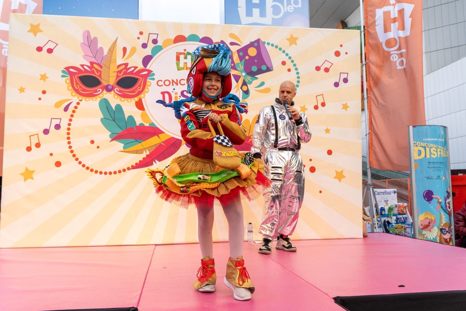 La diversión por el Carnaval, en Holea.