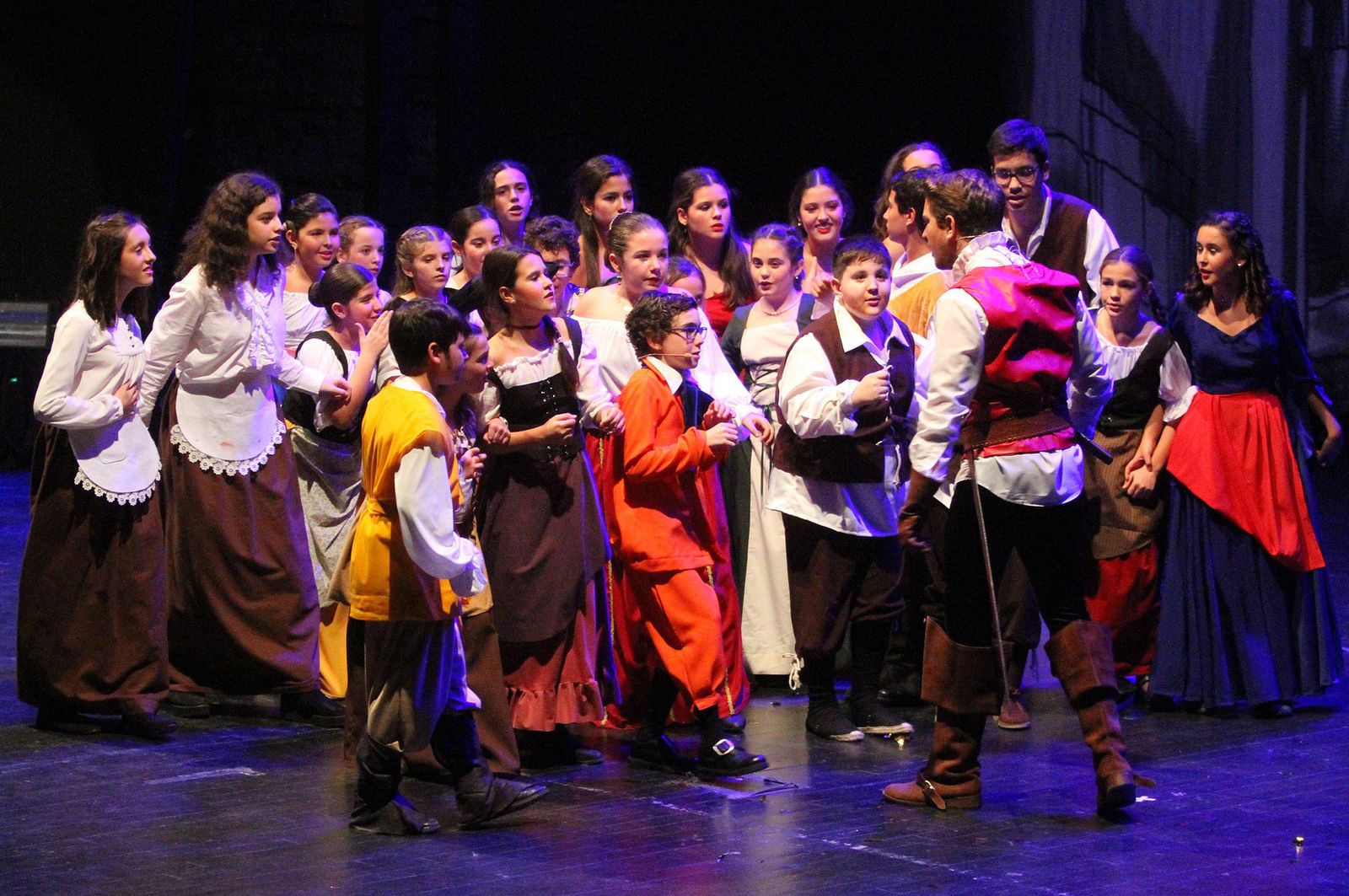 Imágenes de la representación 'El Ala Oeste' basado en la película de Disney 'La Bella y la Bestia'.