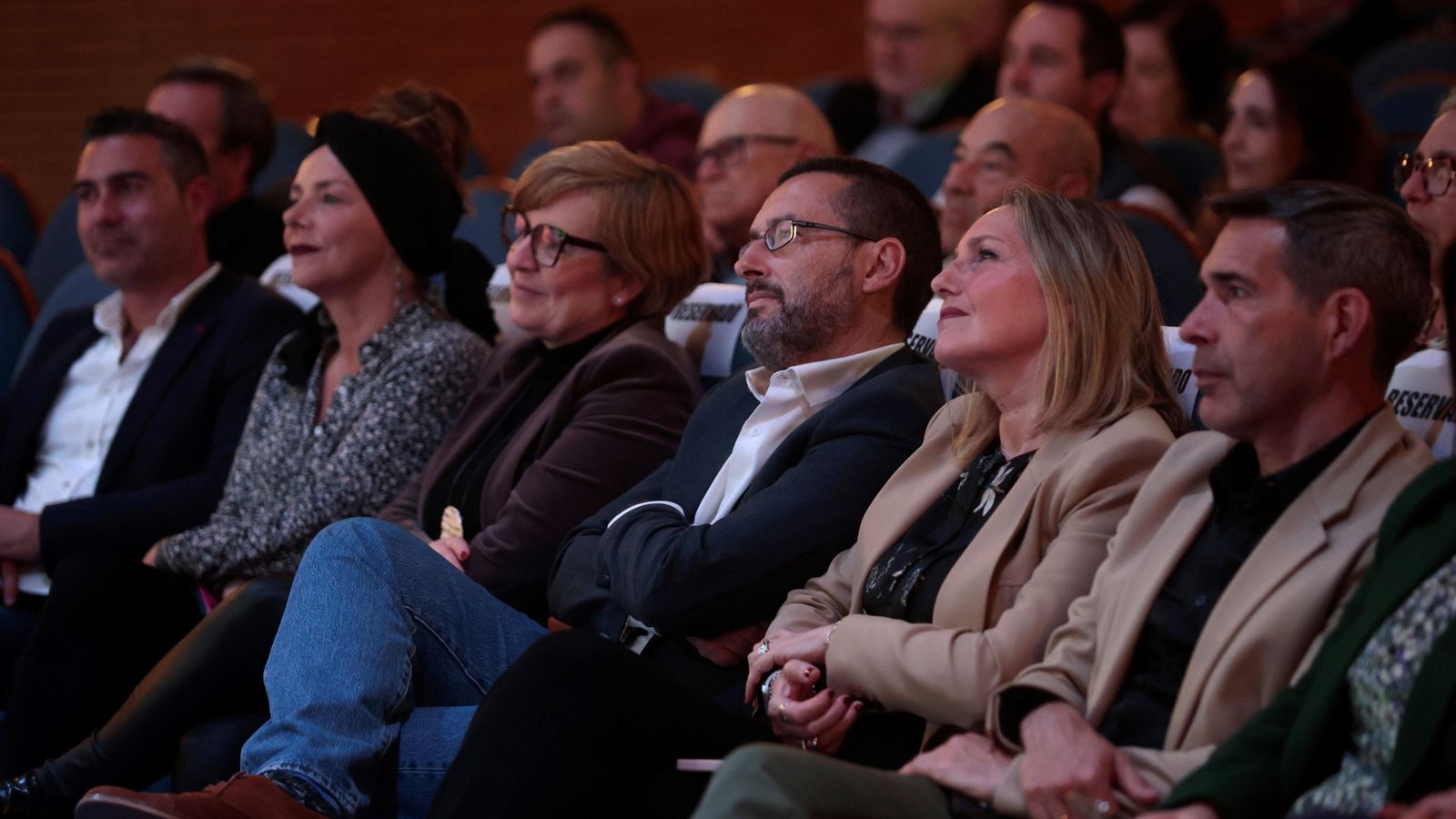 Juan Franco y Susana Pérez Custodio (tercero y segunda por la derecha) asisten a la presentación. Juan Franco y Susana Pérez Custodio (tercero y segunda por la derecha) asisten a la presentación.