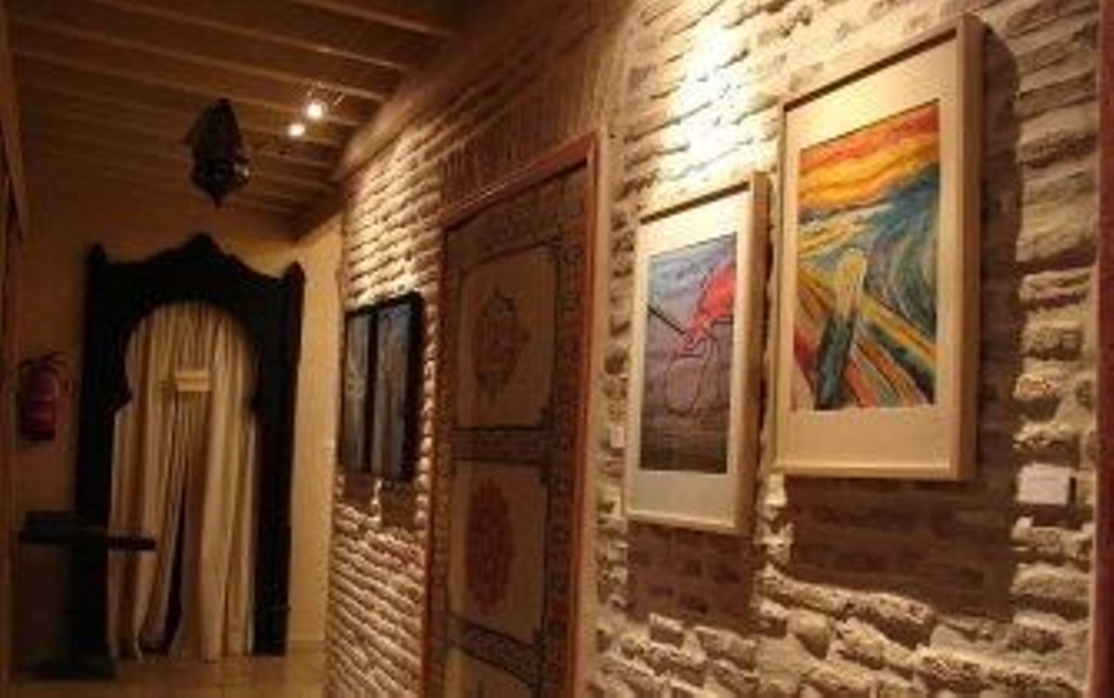 Un baño de arte que estimula los sentidos y revisa el pellizco interior