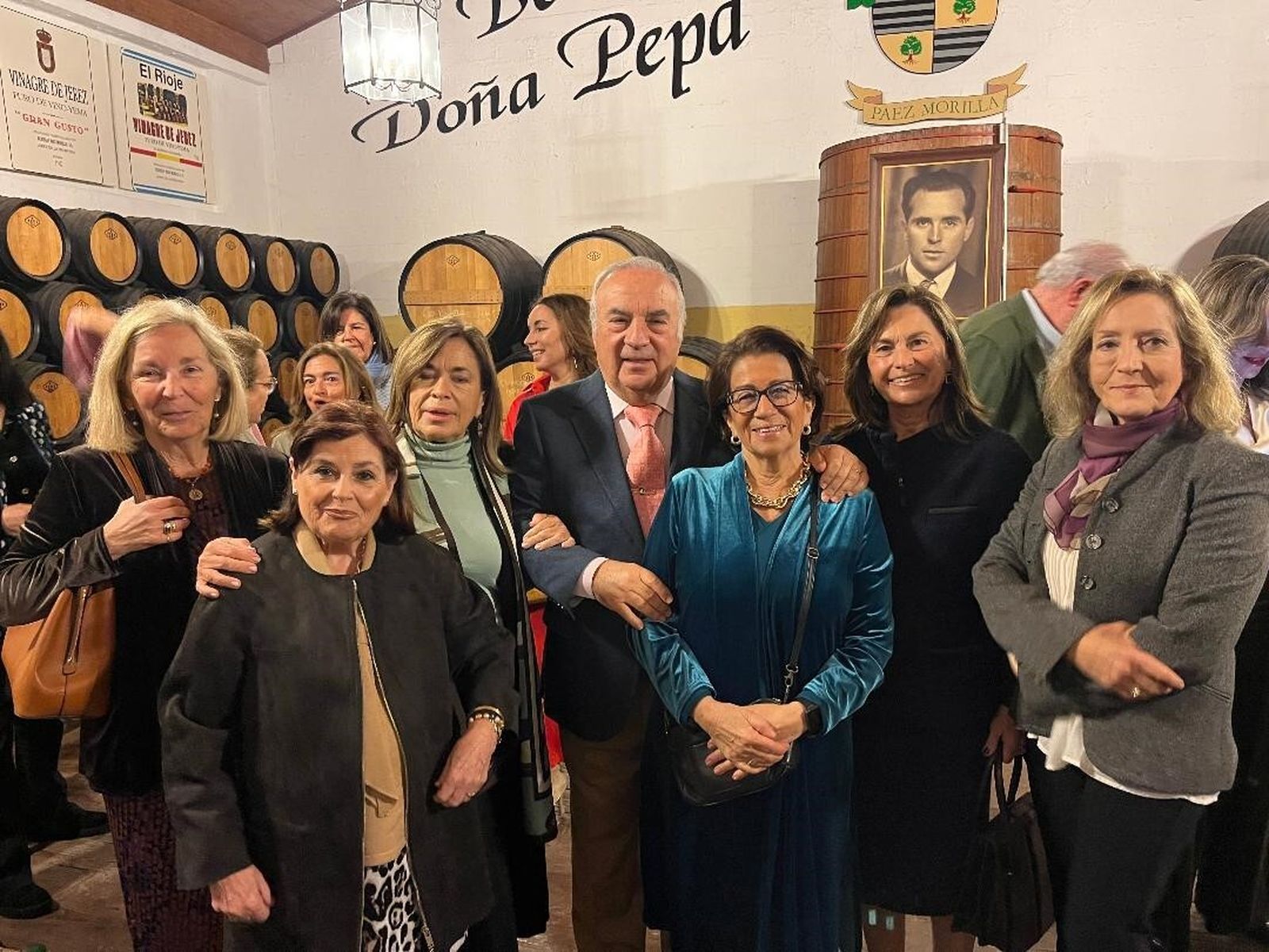 Jose Páez con Asunción de la Cuadra, Inmaculada Díez, Inmaculada Sánchez, Concha Alba y Juana María López.