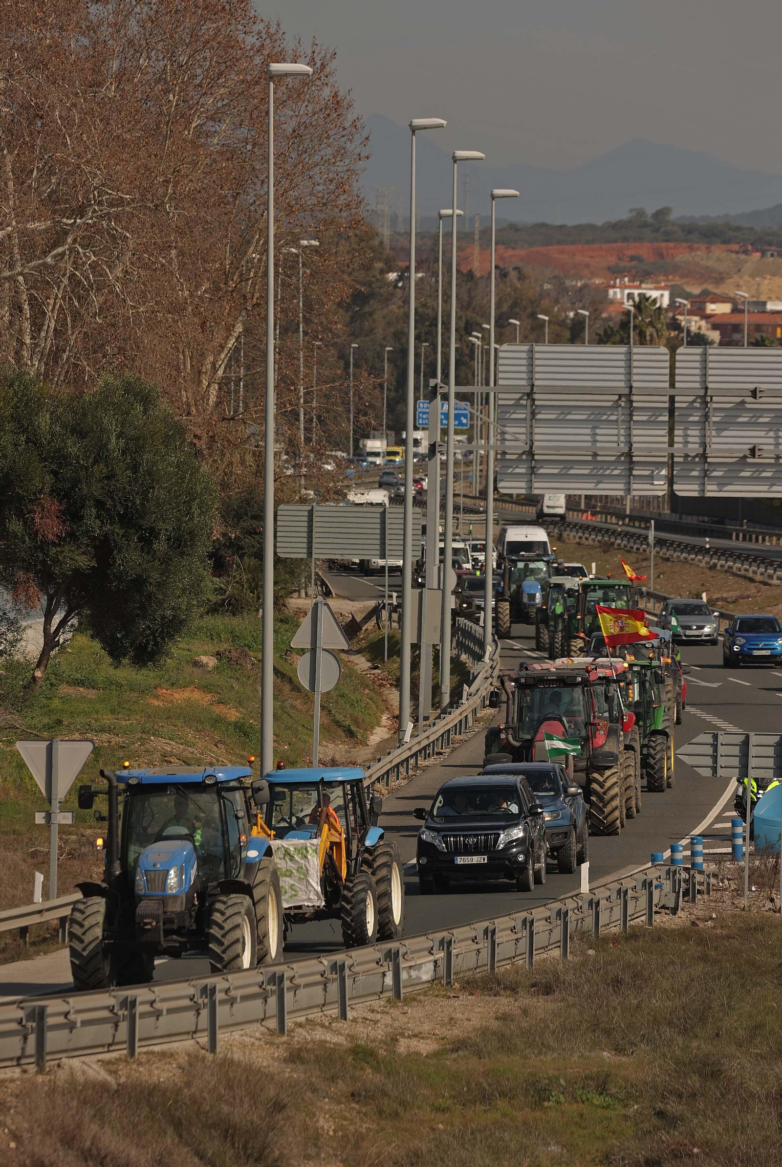 Fotos de la tractorada de agricultores del Valle del Guadiaro en el Campo de Gibraltar