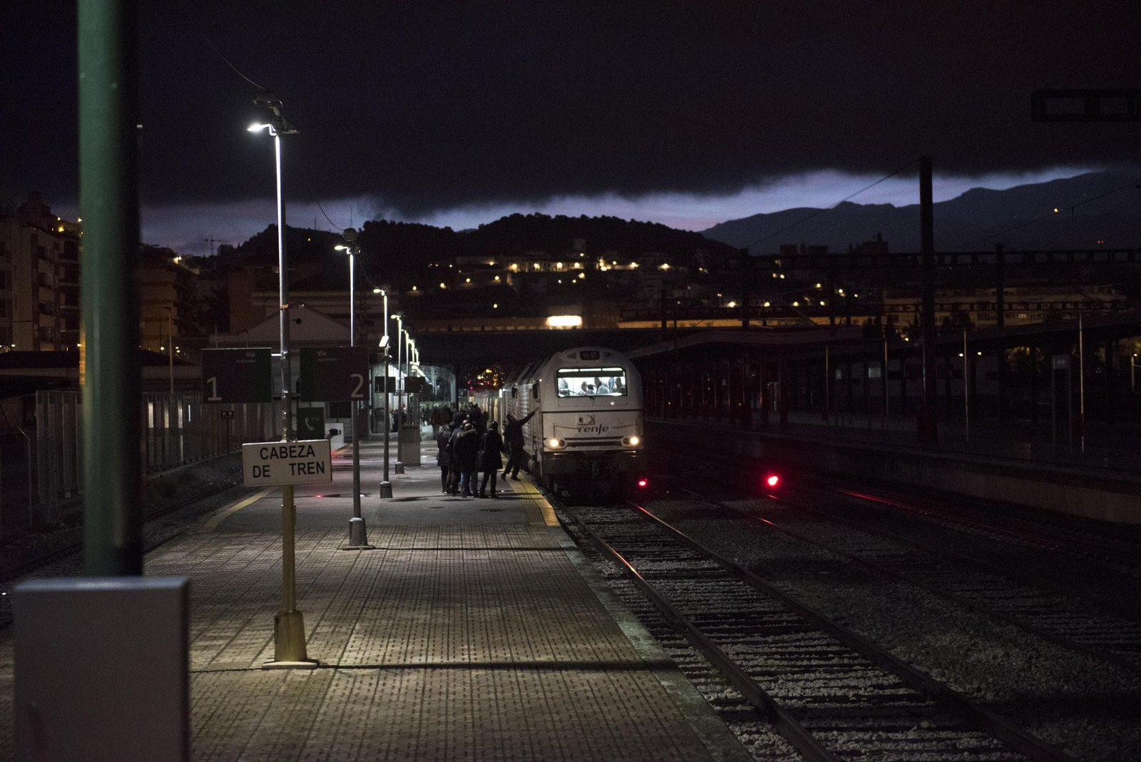 26 N: Primer tren de Granada a Madrid que pone fin a la desconexión