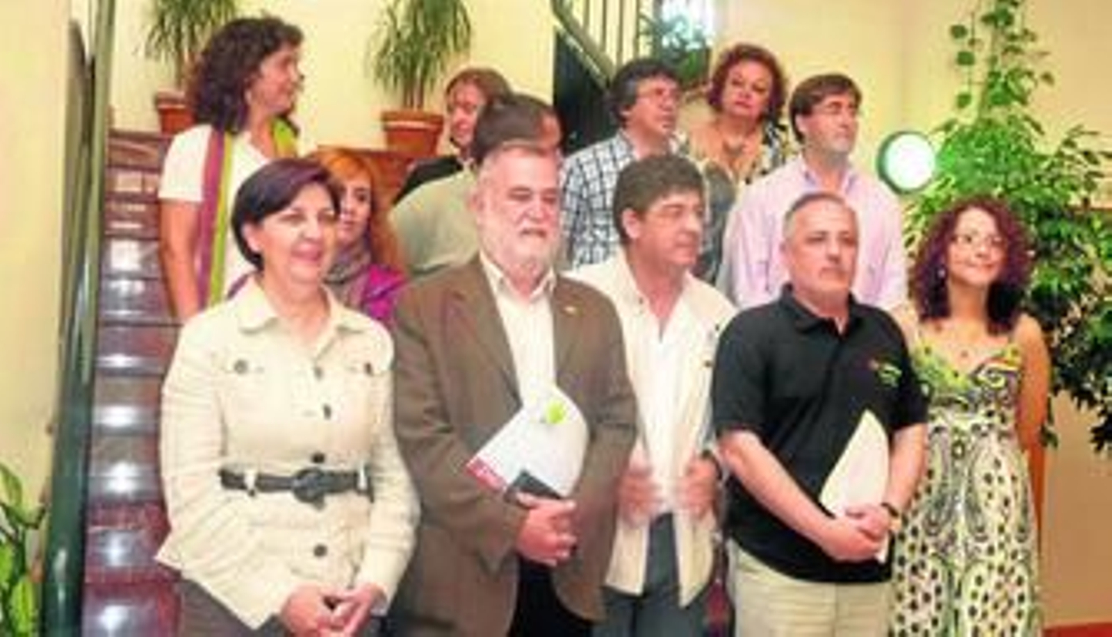 Primera fila, Josefa Medrano (nº 2 de la lista), Antonio Rodrigo Torrijos (1), Diego Valderas, José Manuel García (3) y Sausan Al-khouli (4). Segunda: María Teresa Maqueda (12), Carlos Vázquez (5), Luis Fernández (9). Tercera: Eva Rodrigo (8), Aurora Vargas (6), Antonio Domíguez (11) e Isabel Zarapico (10).