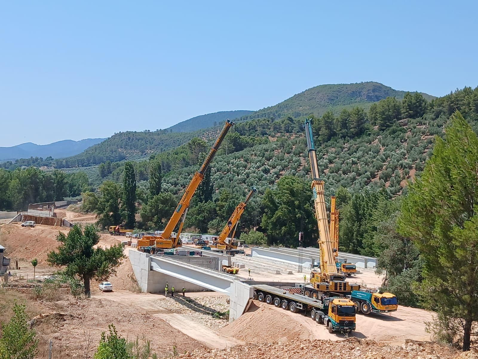Vista aérea de las obras del Puente del Aguadero, en Orcera.
