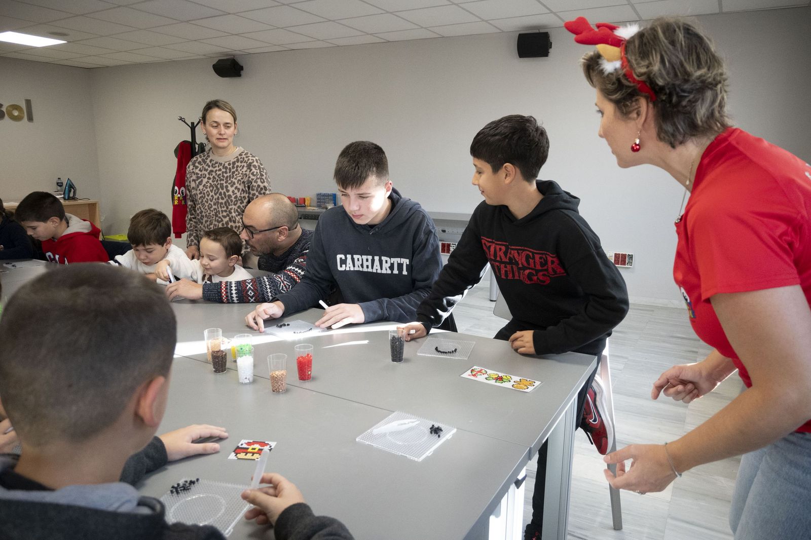 Las fotografías el taller que ofrece la Fundación Cajasol más espectáculo variado con Triky Trake