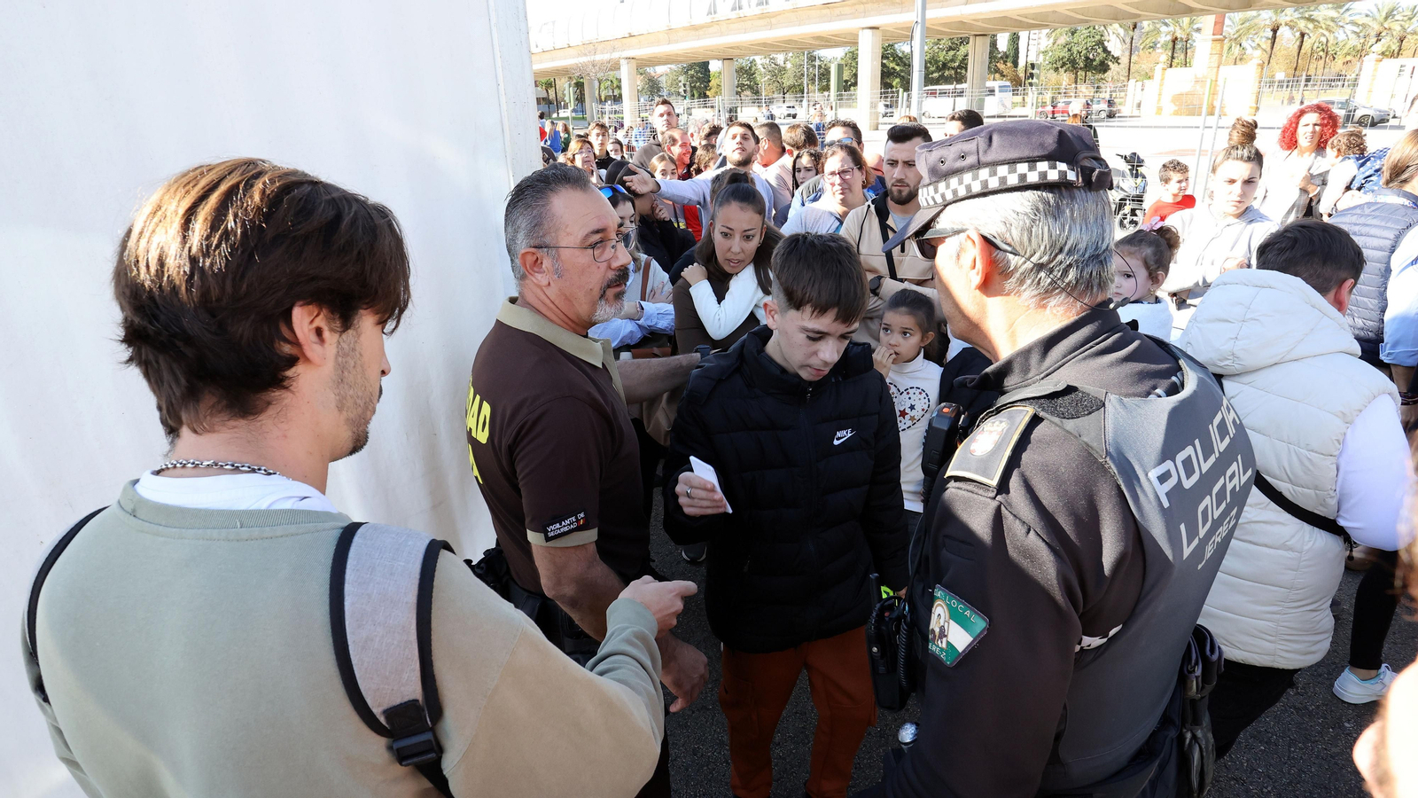 El parque de atracciones de Navidad junto a la Feria volvió a llenarse este sábado El parque de atracciones de Navidad junto a la Feria volvió a llenarse este sábado