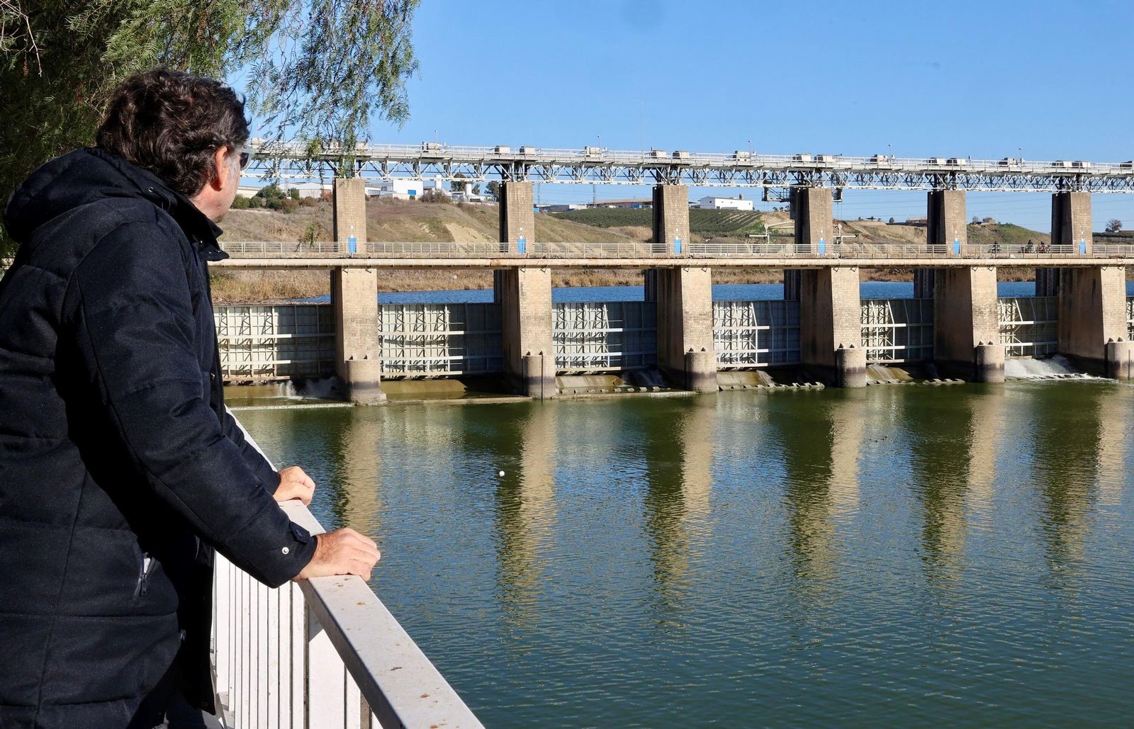 Estado que presenta actualmente la presa de Alcalá del Río.