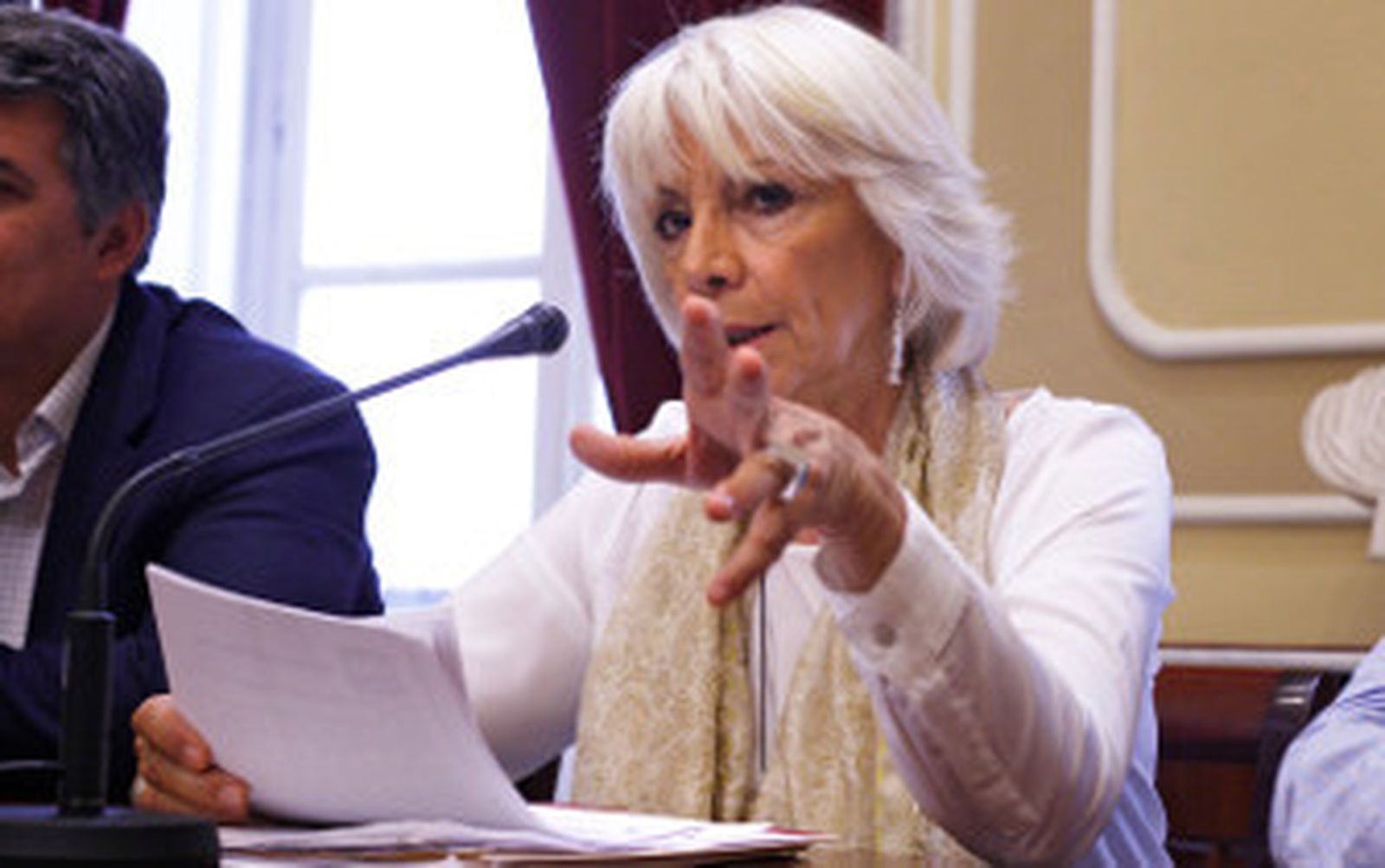 PP y PSOE niegan negociaciones por la Alcaldía de Cádiz