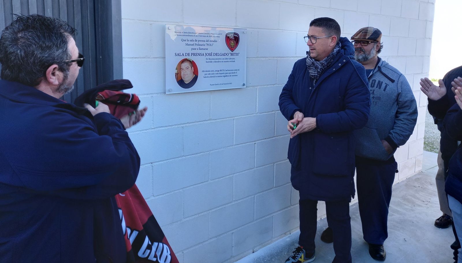 Puente Genil descubre la placa que homenajea a José Delgado 'Betis'
