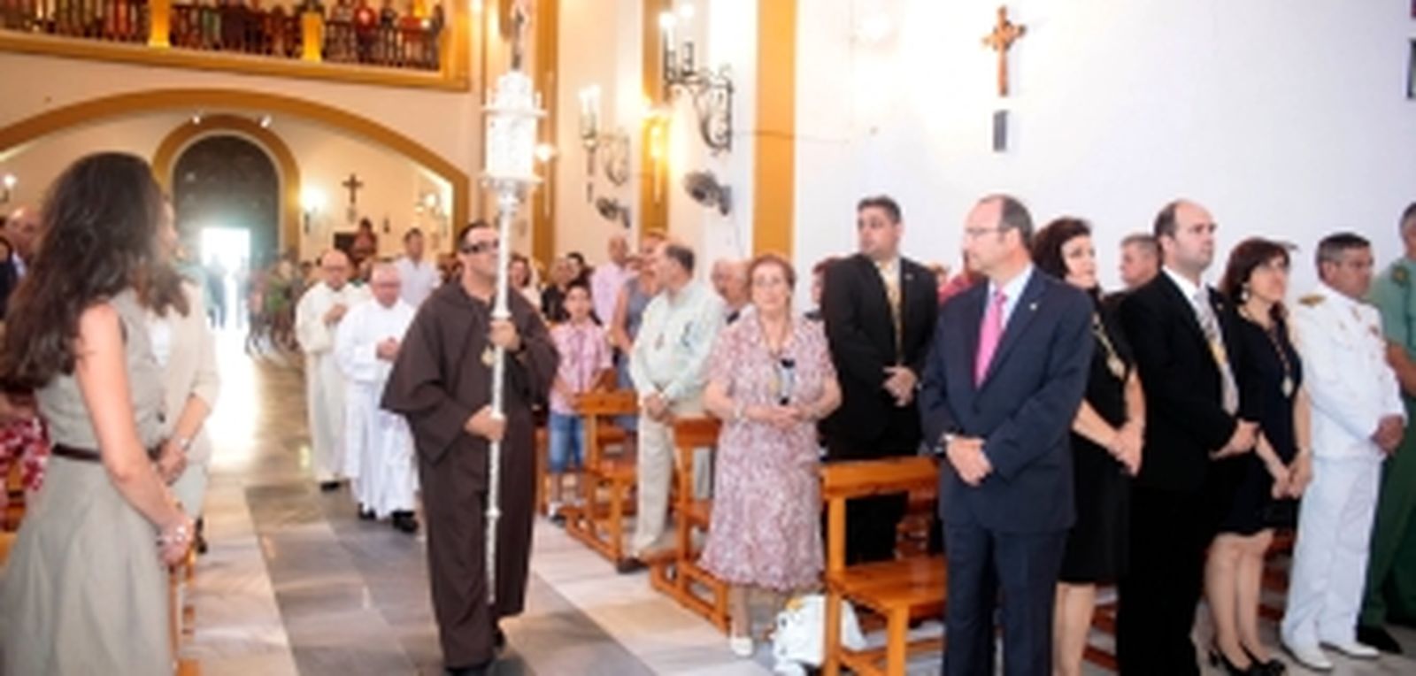 El alcalde asiste a la misa en honor a Nuestra Señora del Carmen en la Iglesia de San Roque de Pescadería
