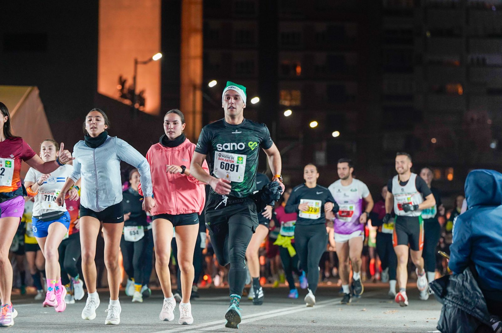 En imágenes: búscate en tu llegada a meta de la Carrera de San Antón 2026 (15)