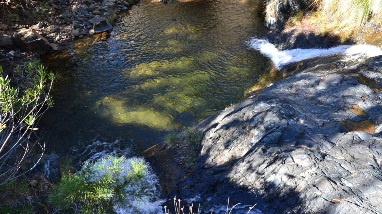 Vista desde las cascadas del Charco Azul. Vista desde las cascadas del Charco Azul.