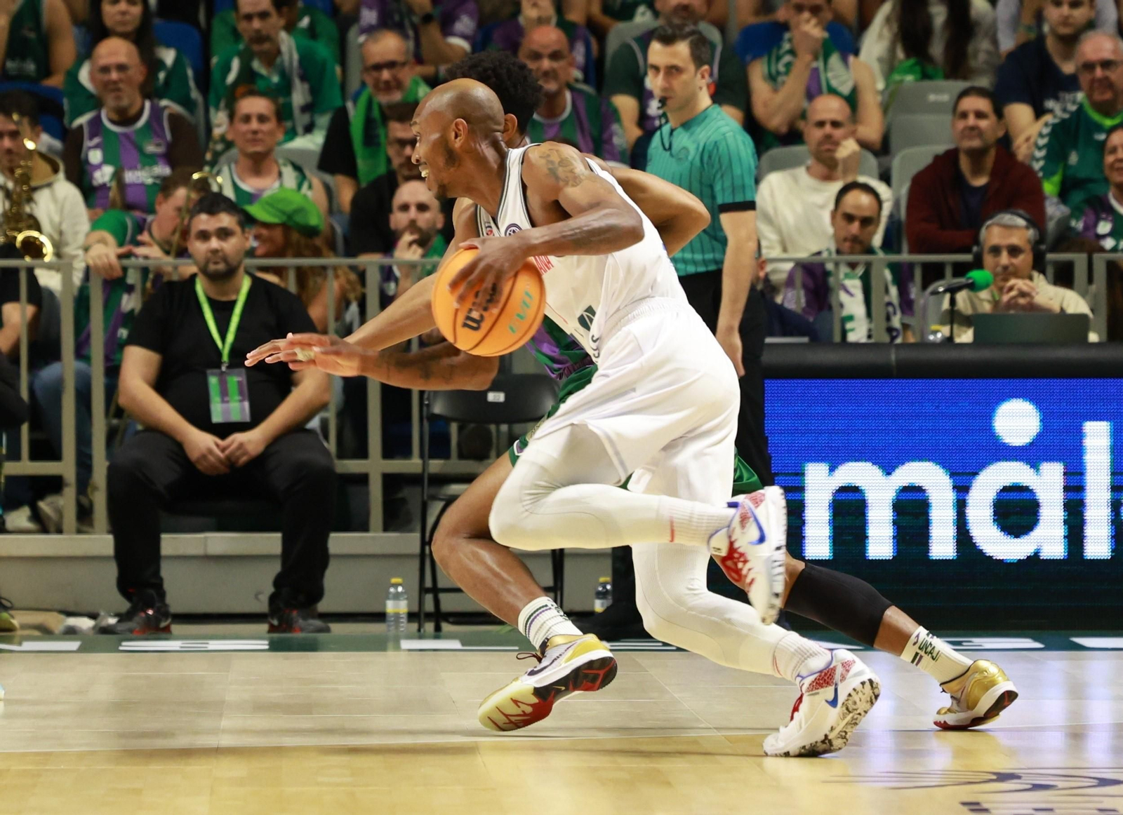 Jamar Smith recibió el cariño del Carpena y del Unicaja