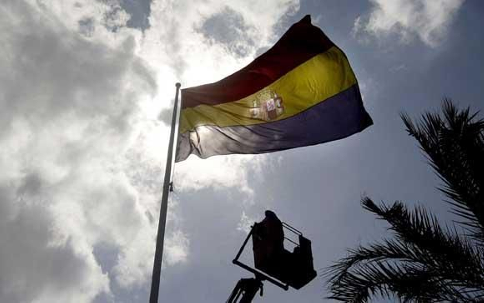 La bandera de la II República ondeará este jueves en el Ayuntamiento