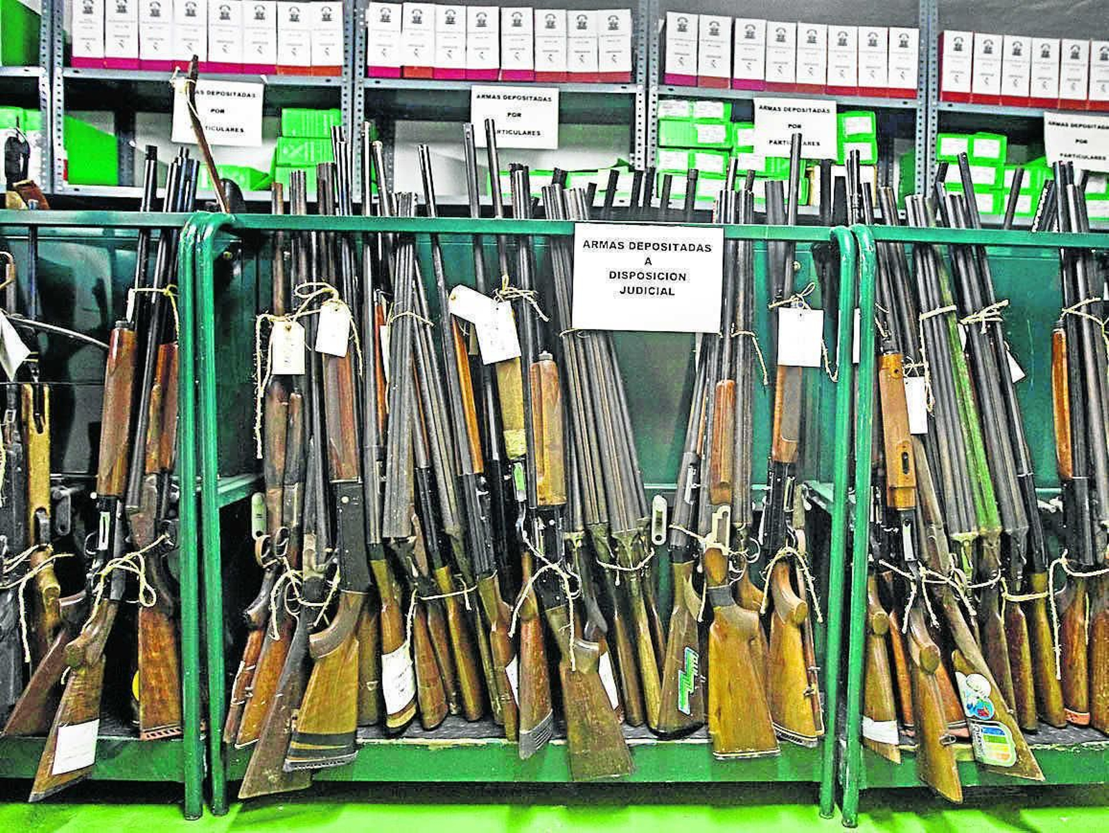 Imagen de armas incautadas por la Guardia Civil.