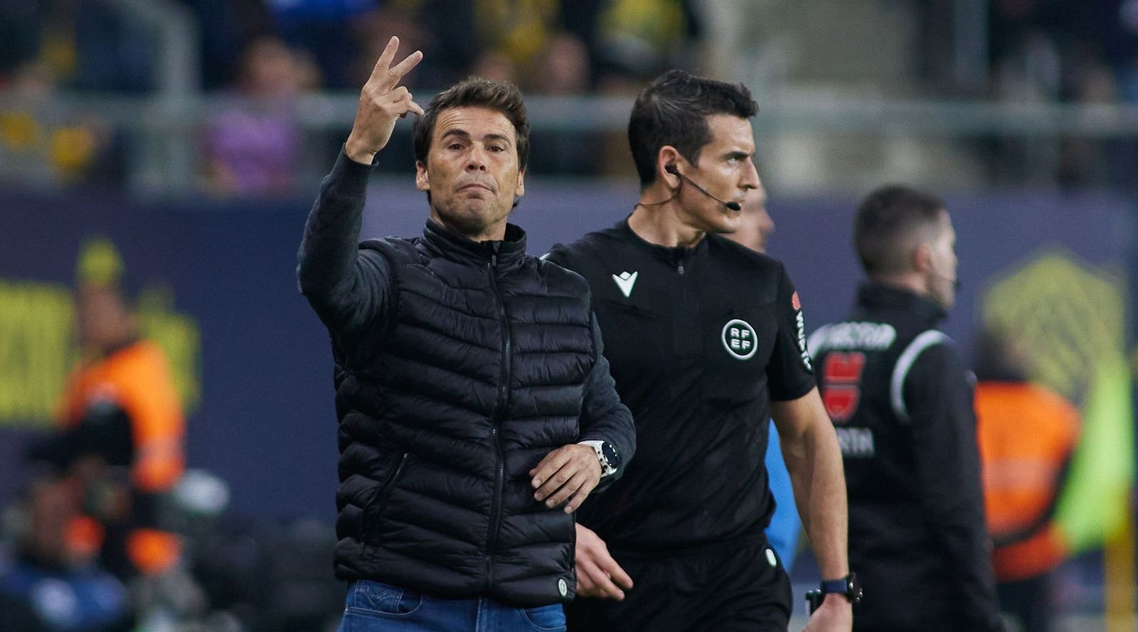 El vilasarense hace indicaciones en el área técnica