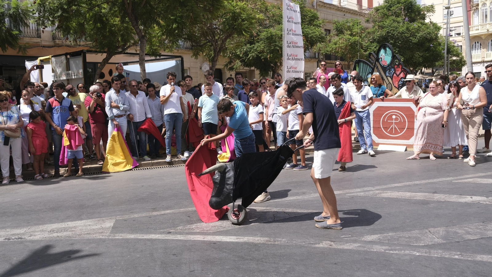 Exhibición de toreo de salón de la Escuela Taurina de Almería, en imágenes