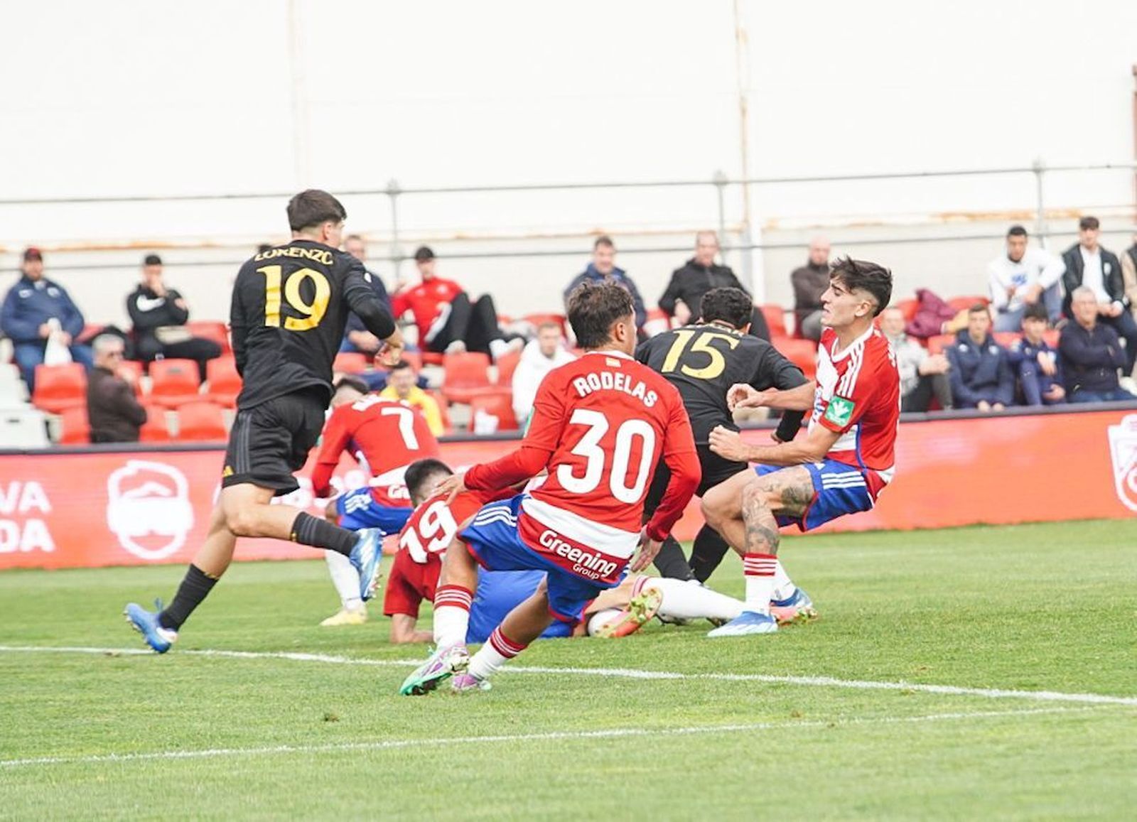 Las imágenes del Recreativo Granada - Real Madrid Castilla