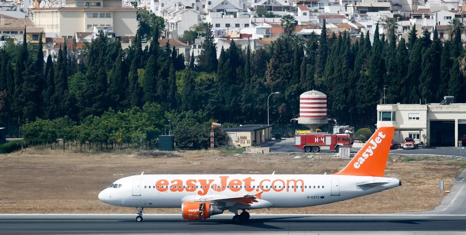 Un avión de Easyjet en el aeropuerto de Málaga.
