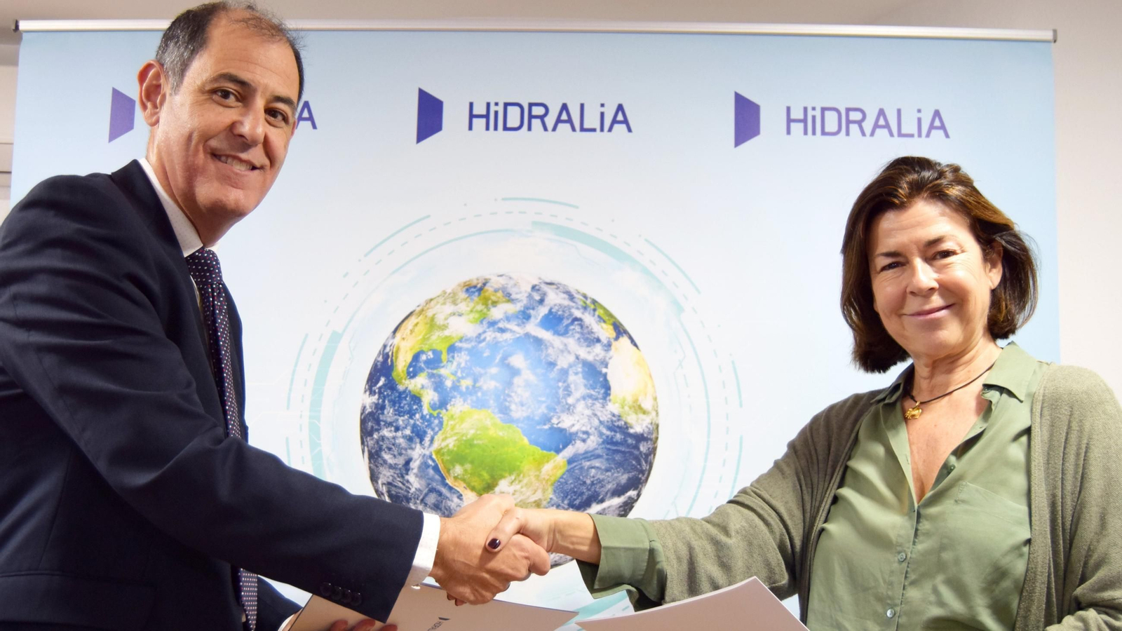 Firma del convenio entre Hidralia y Autismo Cádiz