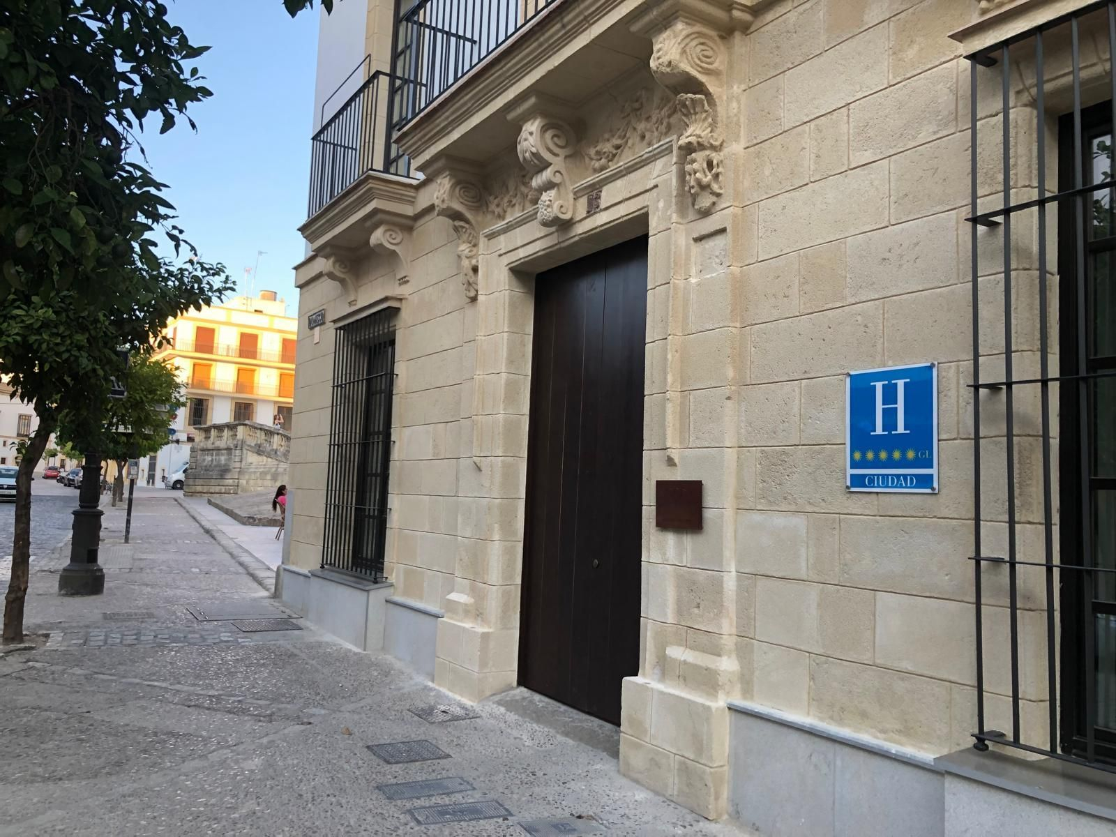 Una de las fachadas del Hotel Sidonia, en Jerez.