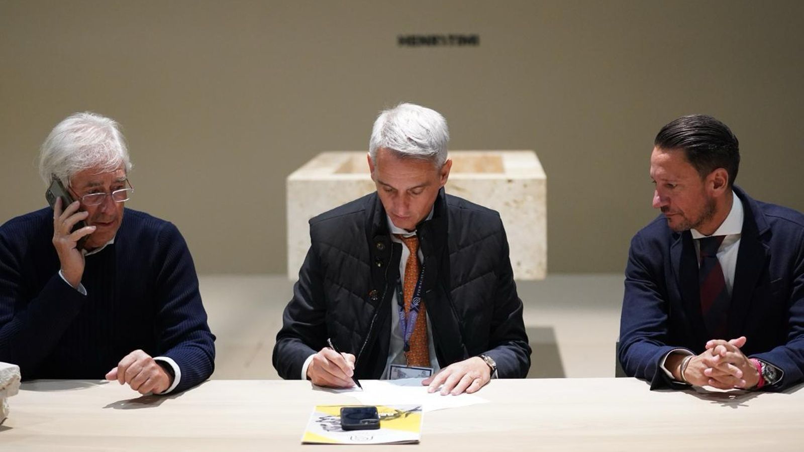 Un momento de la firma del acuerdo.