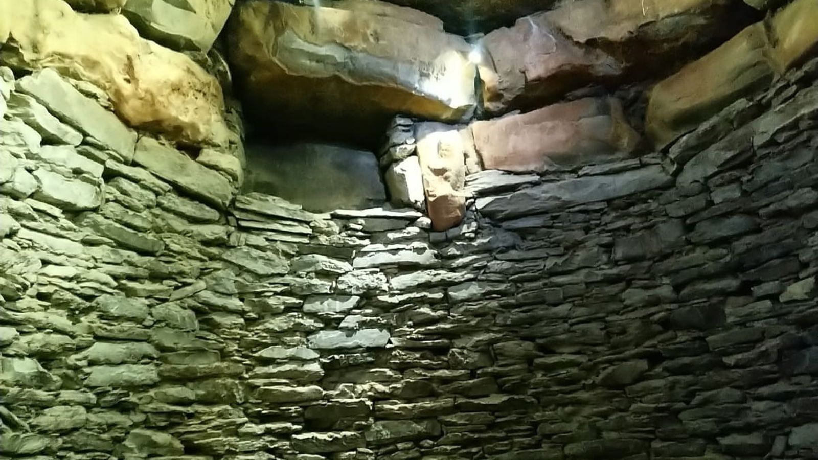 Cámara del 'tholos' calcolítico de La  Pastora.